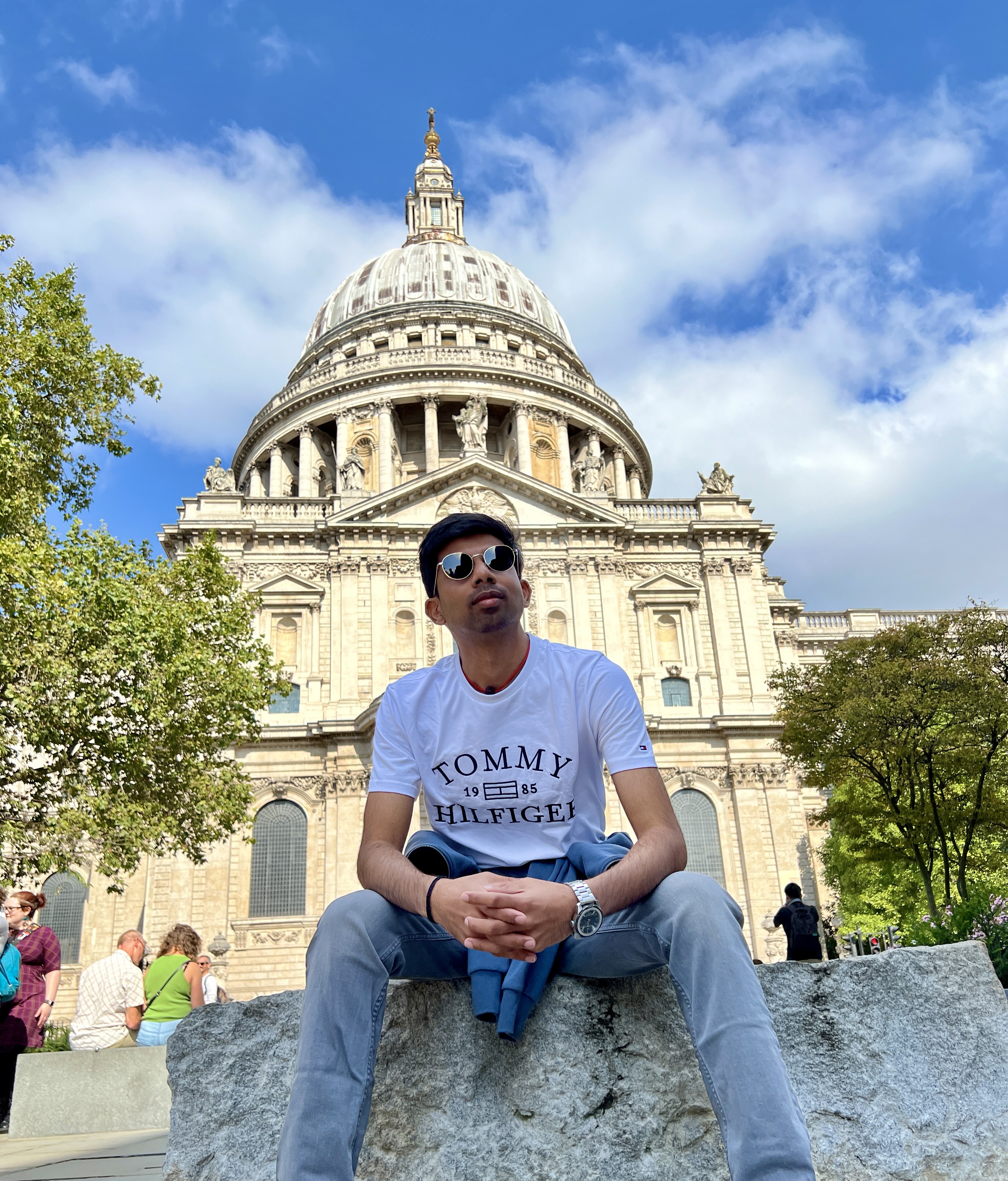 Naveen Karunanidhi is a product designer with over 3 years of expertise, specializes in crafting exceptional 0-1 product experiences through creative and strategic thinking.